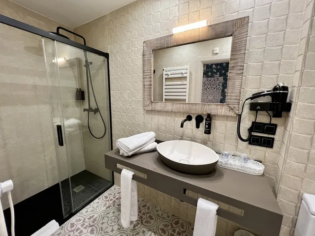 غرفة بسرير كينج بحمام خاص، HOTEL PALACIO TORRE DE RUESGA 5/6