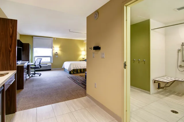 غرفة قياسية بسرير كوين لذوي الإعاقة، Home2 Suites By Hilton West Edmonton Alberta Canada 8/8