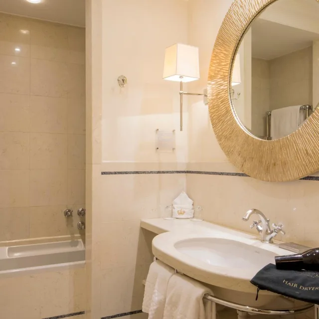 غرفة بسرير كينج، Hotel Corona d Oro 1890 10/10