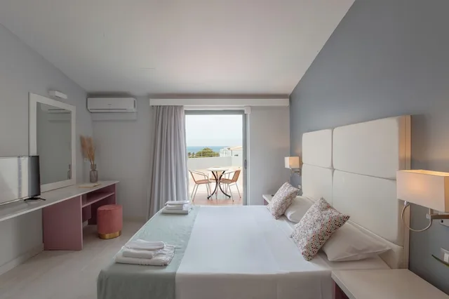 استوديو سوبيريور بسرير كوين بإطلالة على البحر، Sunrise Village Hotel 2/10
