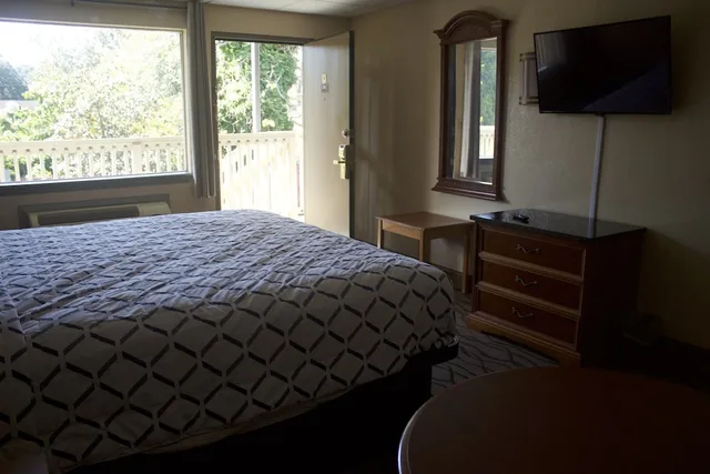 غرفة قياسية بسرير كينج، Express INN (ex Knights Inn Norfolk) 1/2