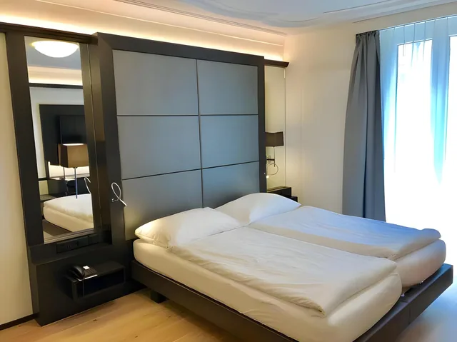 غرفة ديلوكس بسرير كوين، Hotel Alpina Luzern 1/5