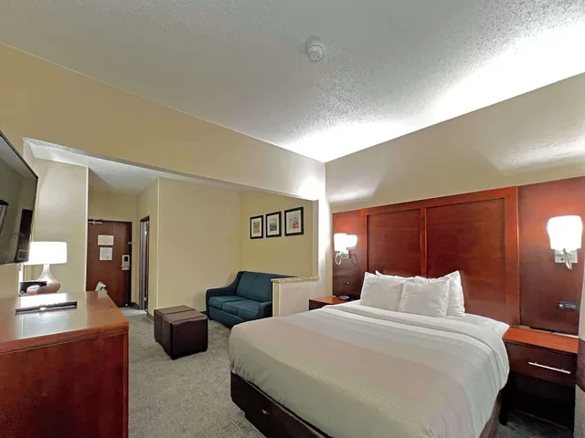 جناح بسرير كوين مع أريكة، Quality Inn & Suites Green Bay - Ashwaubenon 2/8