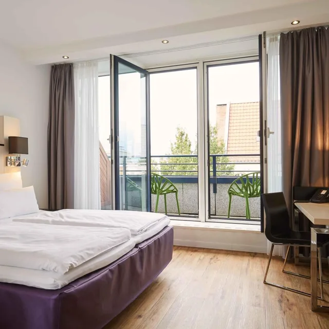 Superior, King Bed, Balcony, Scandic Berlin Kurfurstendamm 1/10