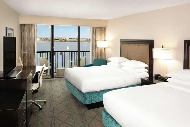 Superior, 2 Queen Beds, Harbour View, Superior Floor, Accessible، Hilton San Diego Airport Harbor 1/2