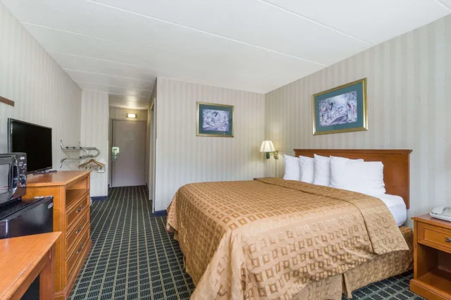 غرفة بسرير كينج لذوي الإعاقة، Days Inn by Wyndham Columbus East Airport 3/8