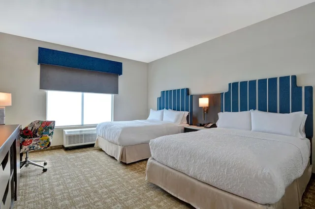غرفة بسريرين كوين بحوض استحمام لذوي الإعاقة، Hampton Inn & Suites Nashville Downtown Capitol View, Tn 1/2