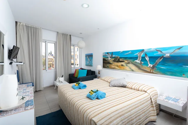 Executive, Twin Beds, City View, Sofa, Hotel Opera 1/3