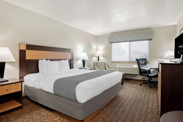 غرفة قياسية بسرير كينج لذوي الإعاقة، Best Western Sawtooth Inn & Suites 2/7
