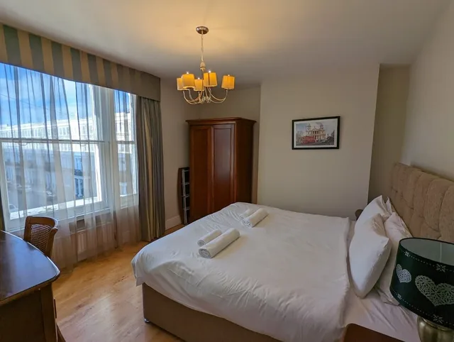 1 Bedroom, Castletown, Apartment, King Bed, Private Bathroom, Sofa، Castletown House 9/10