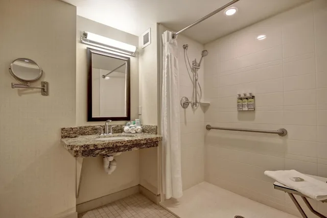 Deluxe, Twin Beds, Accessible, Holiday Inn Express Hotel Suites Waterloo St Jacobs 8/10