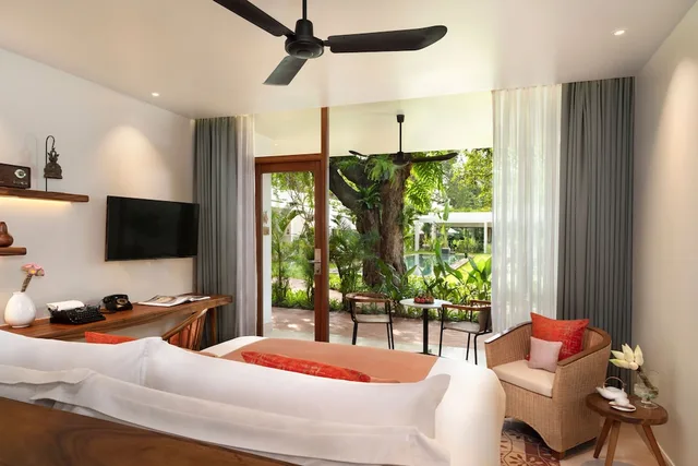 Heritage Courtyard Room, FCC Angkor by Avani 4/7