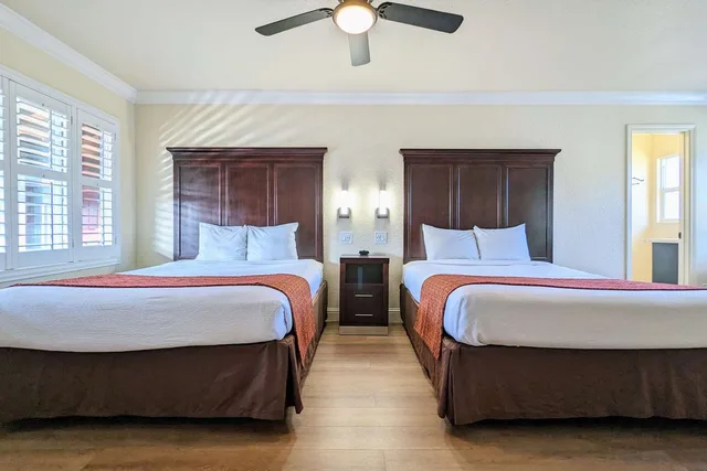 Room, 2 Queen Beds, Clarion Collection Hotel Pacific Grove - Monterey 2/4
