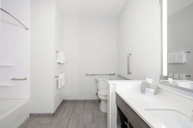 غرفة قياسية بسرير كوين، Holiday Inn Express Suites Limerick Pottstown 3/4