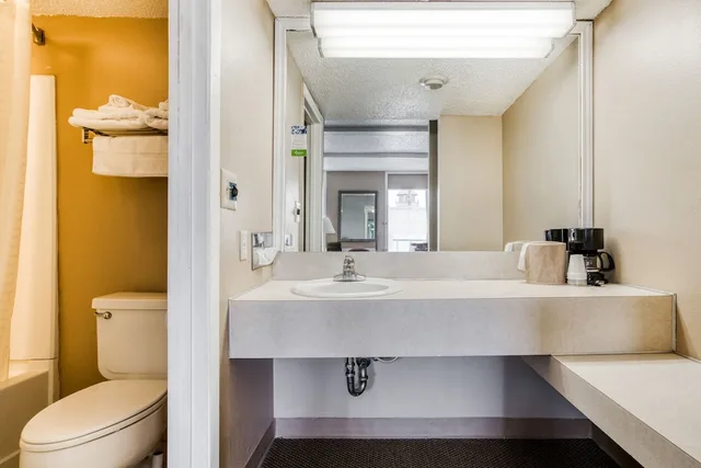 غرفة بسرير كوين، OYO Hotel Wichita Falls - Downtown 6/6