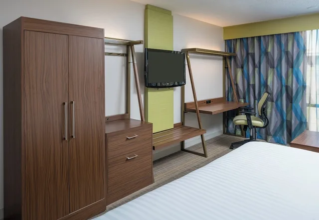 غرفة قياسية بسرير كوين لذوي الإعاقة، Holiday Inn Express Springfield 5/8