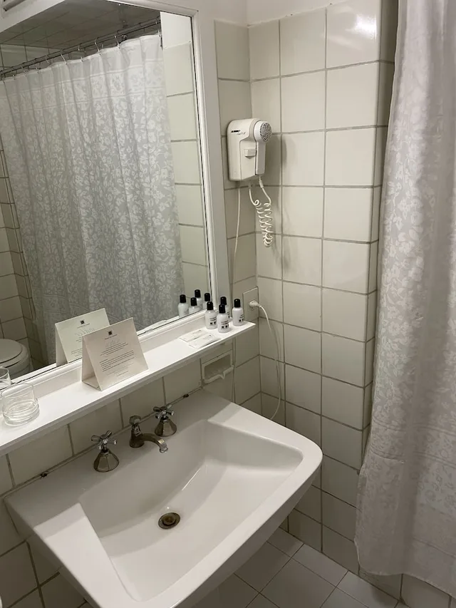 غرفة قياسية بسريرين منفصلين بإطلالة على البحيرة، Hotel Tunquelen 3/7