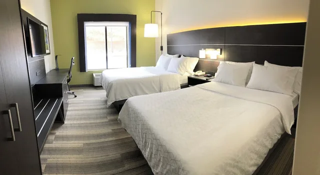 غرفة قياسية بسريرين كوين، Holiday Inn Express Hotel & Suites Newton Sparta 2/9