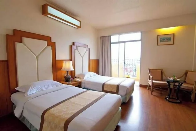 Deluxe, Double Bed, Golden Beach Hotel Pattaya 3/10