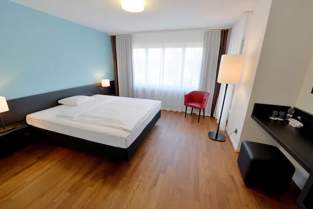Standard, King Bed, Hotel Illuster 5/8