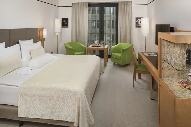 Premium, Twin Beds, River View, Melia Berlin 4/7