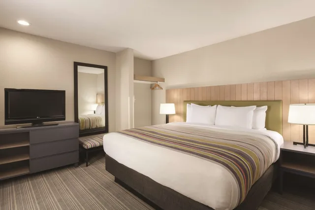 جناح بريميوم بسرير كينج بغرفة نوم واحدة، Country Inn and Suites By Radisson Bakersfield, CA 2/5