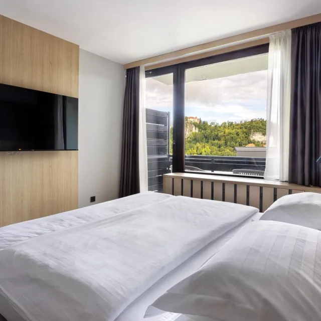 Room, King Bed, Lake Side، Hotel Kompas 2/5