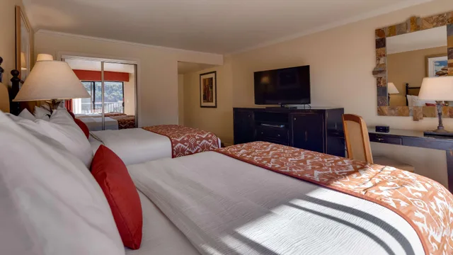 Room, 2 Queen Beds, Red Rock View, Balcony, Annex، Best Western Plus Arroyo Roble Hotel & Creekside Villas 7/10