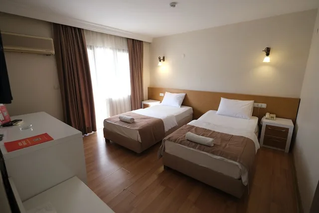 غرفة قياسية ثلاثية بثلاثة أسرّة، Üstün Otel Alsancak 4/10