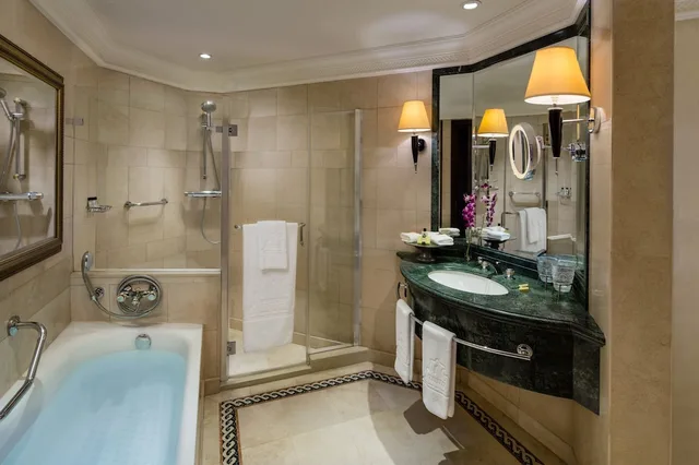 غرفة كلاسيكية بسرير كينج، Intercontinental Phoenicia Beirut 6/7