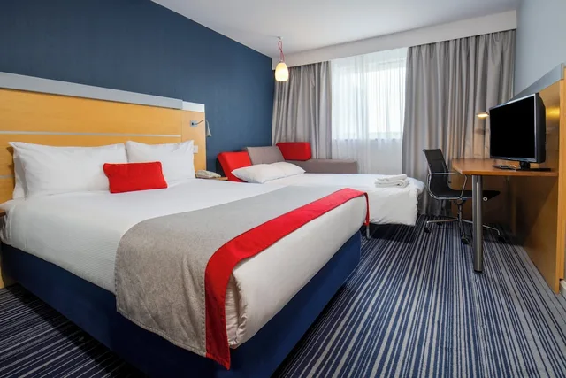 غرفة قياسية بسرير مزدوج مع أريكة، Holiday Inn Express London Epsom Downs 4/10