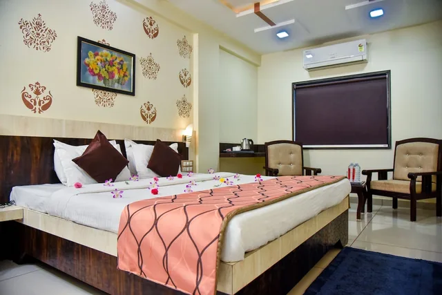 غرفة تنفيذية بسرير كينج، Hotel Tulsi 1/6