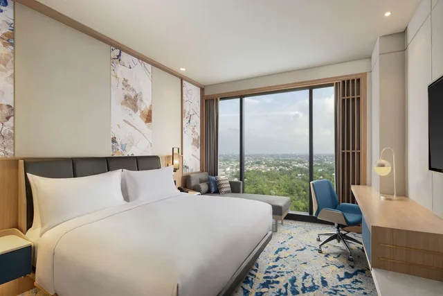 غرفة بسرير كينج في طابق مرتفع، DoubleTree by Hilton Jakarta Bintaro Jaya 1/7