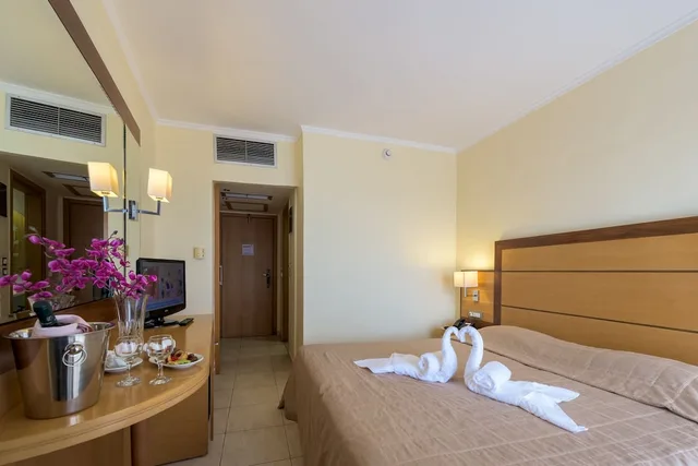غرفة قياسية بسريرين منفصلين، Manousos City Hotel 2/7