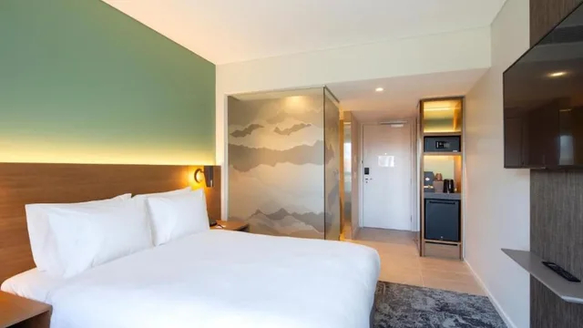 Room, Queen Bed, Gondola View، Holiday Inn Express And Suites Queenstown 2/3
