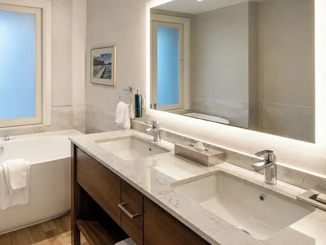 Premium, King Bed, Falls View, Bathtub، DoubleTree Fallsview Resort & Spa by Hilton - Niagara Falls 4/7