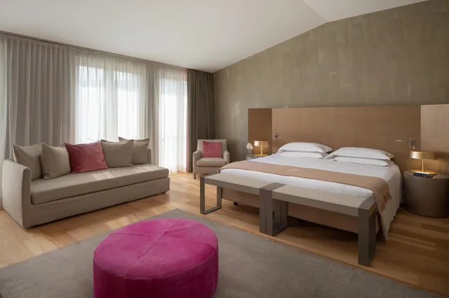 جناح جونيور بسرير كوين، Rosa Grand Milano Starhotels Collezione 1/10