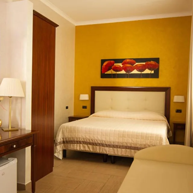جناح بجاكوزي، Hotel Flora 7/10