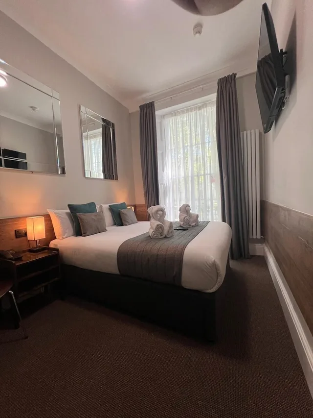 غرفة سوبيريور بسرير مزدوج، Tudor Court Hotel 5/10