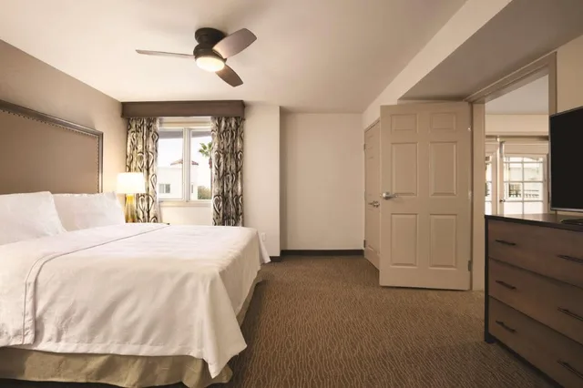 جناح بسرير كينج بإطلالة على المسبح مع أريكة لذوي الإعاقة، Homewood Suites by Hilton Tucson/St. Philip s Plaza Univ 1/3