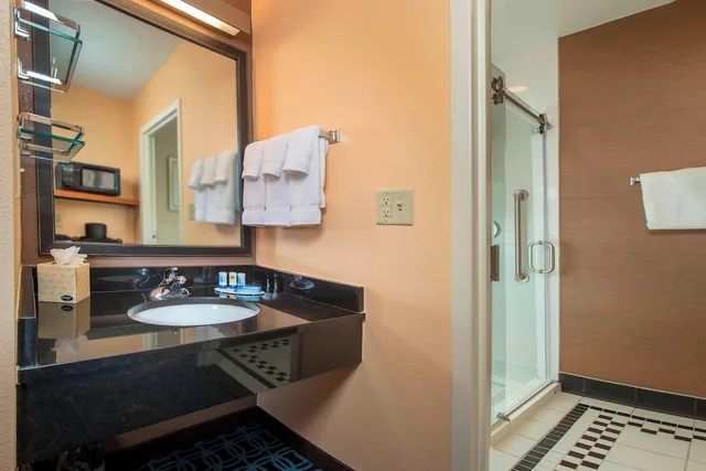 استوديو بسرير كينج مع أريكة، Fairfield Inn And Suites Frederick 5/7