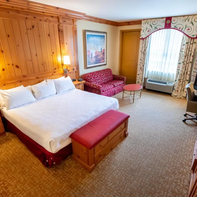 Preferred, King Bed, Lake Side، Oglebay Resort Conference Center 1/10