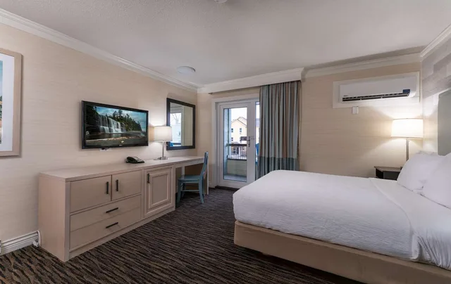 غرفة بسرير كينج بشرفة، Prestige Beach House, WorldHotels Crafted 1/4