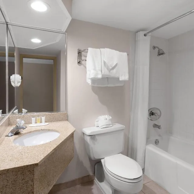 غرفة سوبيريور بسرير كينج، Days Hotel by Wyndham Toms River Jersey Shore 3/4