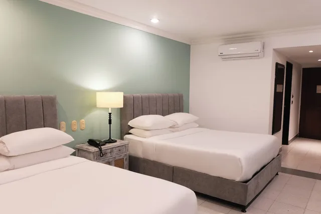 Upgrade, 2 Queen Beds، Hotel Faranda Express Puerta Del Sol Barranquilla, A Member of Radisson Individuals 1/4