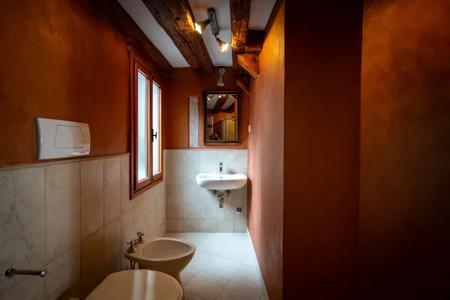 شقة جونيور بسرير كوين وسريرين فرديين بإطلالة على المدينة في الملحق، Palazzo San Luca 3/3