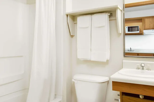 غرفة قياسية بسريرين مزدوجين، WoodSpring Suites Fort Worth Fossil Creek 7/7