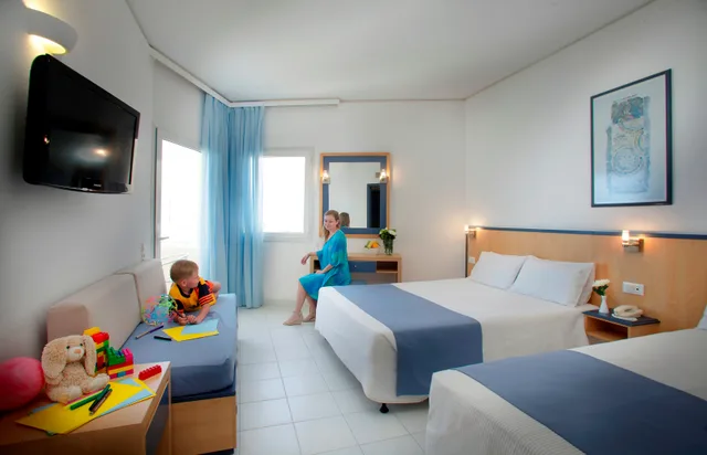 Room, Double Bed, Lateral Side Sea View، Atlantica Ocean Beach Resort 4/4