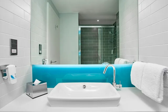غرفة قياسية بسرير مزدوج أو سريرين منفصلين، Holiday Inn Express Amsterdam - City Hall 4/4