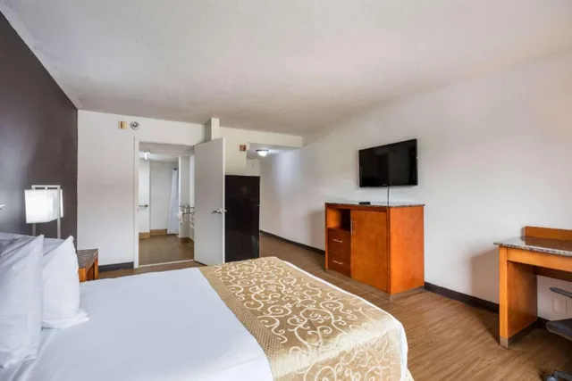 Room, Double Bed, OYO Hotel Orlando Airport 1/4